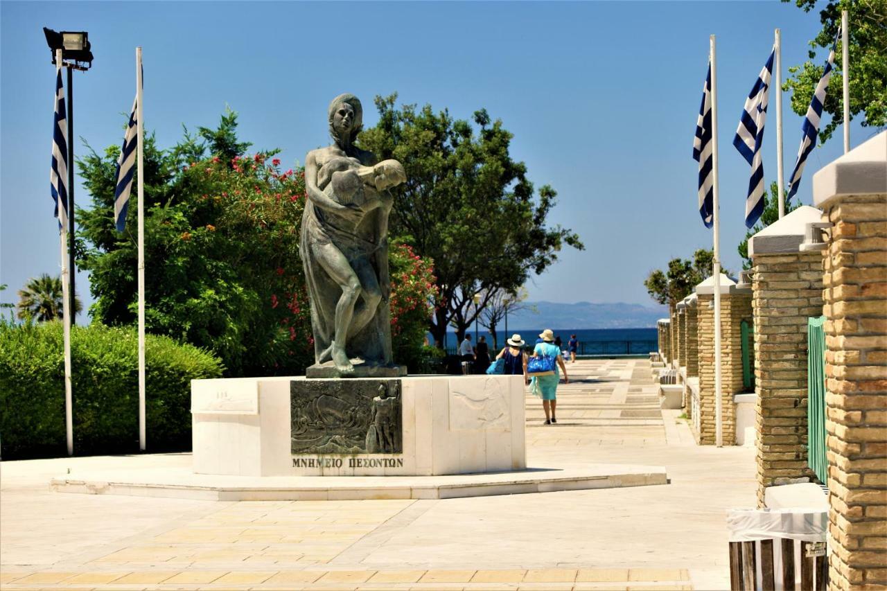 Zefyros Super Cool Next To Alimos Riviera *